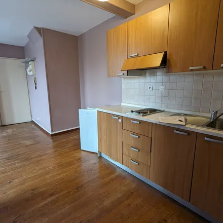 Rent this 2 bed apartment on 7 Boulevard Roosevelt in 36100 Issoudun, France