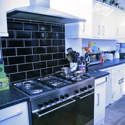 Rent this 9 bed house on 3-7 St John's Avenue in Leeds, LS3 1DX