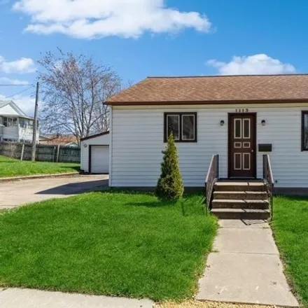 Buy this 2 bed house on 1213 South 6th Street in Clinton, IA 52732