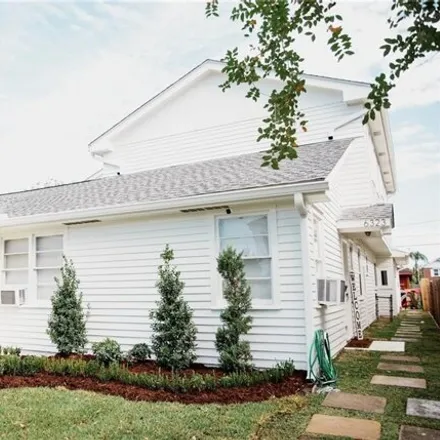 Rent this 3 bed house on 6323 Colbert Street in Lakeview, New Orleans