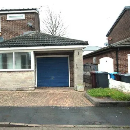 Buy this 3 bed duplex on Hadden Close in Knowsley, L35 8PZ