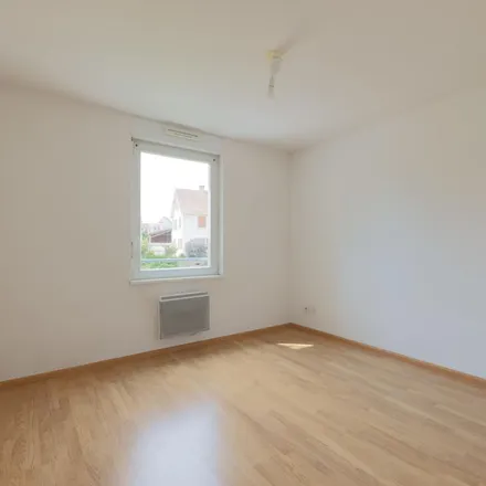 Rent this 3 bed apartment on 4 b Rue des Émailleries in 67800 Hoenheim, France