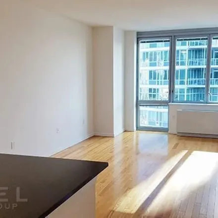 Image 1 - The View, 46-30 Center Boulevard, New York, NY 11101, USA - Apartment for rent