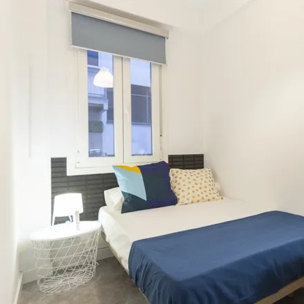 Rent this 6 bed room on Madrid in Calle de Núñez Morgado, 5