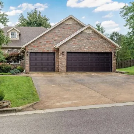 Buy this 4 bed house on 860 Scenic View in Nixa, MO 65714
