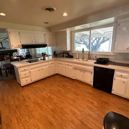 Image 4 - 9858 Milburn Drive, Los Angeles, CA 91352, USA - Room for rent