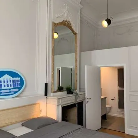 Rent this 8 bed apartment on Rue de Tenbosch - Tenbosstraat 71 in 1050 Ixelles - Elsene, Belgium
