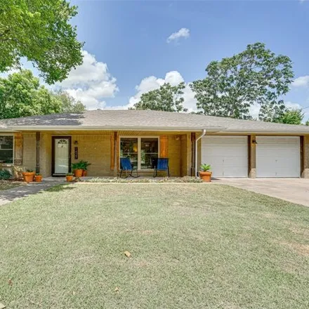 Buy this 4 bed house on 1427 Meadow Ln in Midlothian, Texas