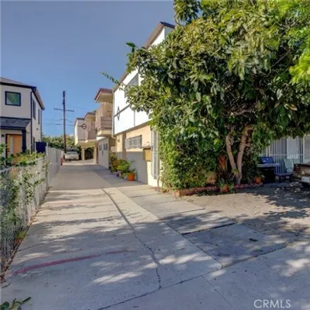 Buy this 14 bed house on 2637 Chariton Street in Los Angeles, CA 90034