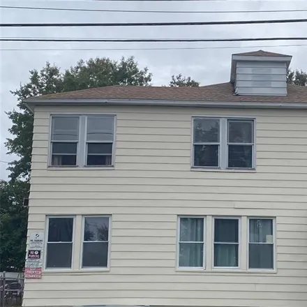 Buy this 4 bed townhouse on 39 Cowles Street in Hartford, CT 06114