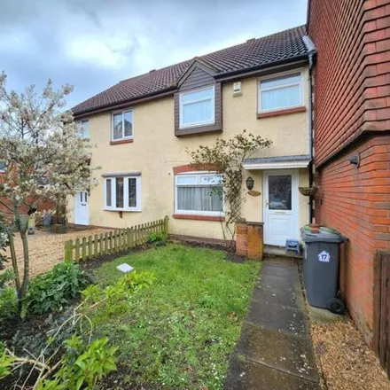 Rent this 3 bed townhouse on Saint Thomas's Road in Gosport, PO12 4JU