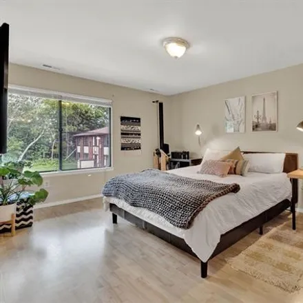 Buy this 2 bed condo on 10 Mile / Beierman (WB) in East 10 Mile Road, Warren