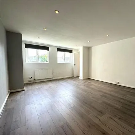 Image 3 - Earlswood Road, Redhill, RH1 6HE, United Kingdom - Apartment for rent
