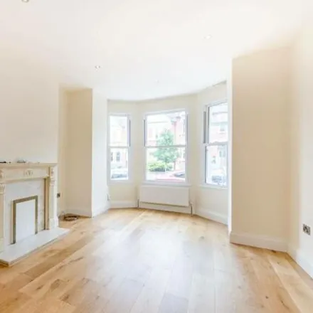 Rent this 4 bed townhouse on Bosworth Road in Bowes Park, London