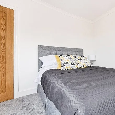 Image 6 - Mumbles, SA3 4AB, United Kingdom - Apartment for rent
