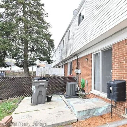 Image 7 - 20100 Merle Court, Clinton Township, MI 48035, USA - Townhouse for sale