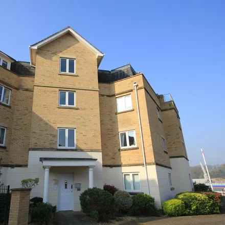 Rent this 3 bed apartment on Medina View in East Cowes, PO32 6SU