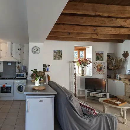 Rent this 4 bed townhouse on Le Valtais in 36160 Pérassay, France