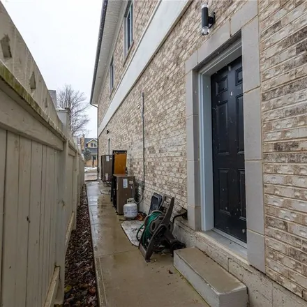 Image 1 - 293 Dundas Street East, Hamilton, ON L8B 0E6, Canada - Apartment for rent