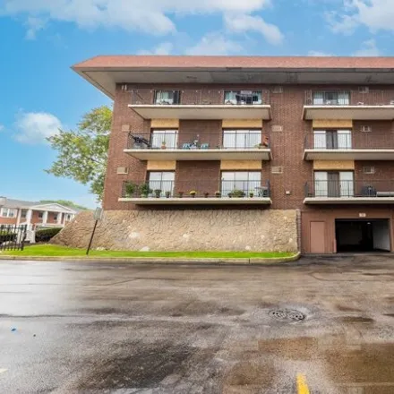 Buy this 1 bed condo on 9540 Mayfield Ave Unit 312S in Oak Lawn, Illinois