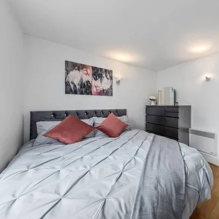 Rent this 1 bed apartment on London in E1 1LF, United Kingdom