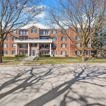 Buy this 2 bed condo on 406 Park Avenue in Clarendon Hills, DuPage County