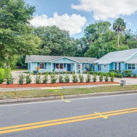 Buy this studio house on 330 South Highland Street in Mount Dora, FL 32757