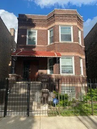 Rent this 3 bed condo on 723 North Trumbull Avenue in Chicago, IL 60651
