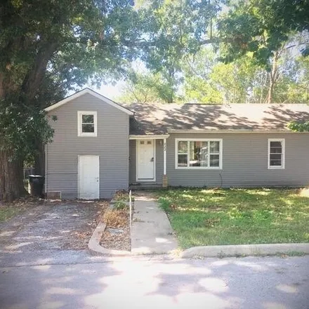Buy this 3 bed house on 872 High Street in Fulton, MO 65251