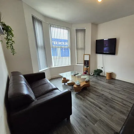 Rent this 6 bed townhouse on Oban Road in Liverpool, L4 2RT