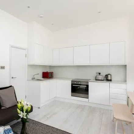 Image 5 - 62 Comeragh Road, London, W14 9HS, United Kingdom - Apartment for rent