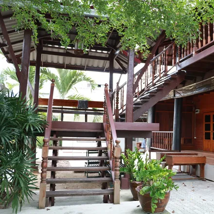 Rent this 3 bed house on Thap Sakae
