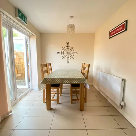 Image 4 - Brent Close, Newcastle-under-Lyme, ST5 2GD, United Kingdom - Apartment for rent