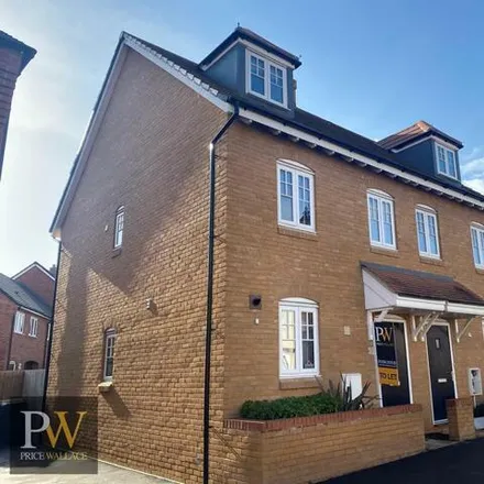 Rent this 3 bed townhouse on Danegeld Avenue in Great Denham, MK40 4SS