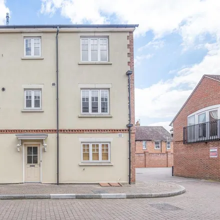 Rent this 2 bed apartment on Waitrose Car Park in Abbey Close, Abingdon