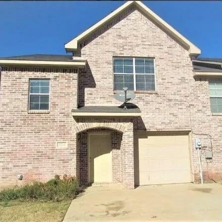 Image 6 - 2325 Sugar Creek Drive, Grand Prairie, TX 75050, USA - House for rent