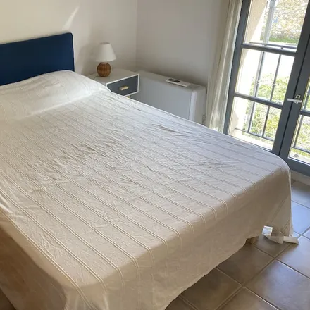 Rent this 3 bed house on La Cote in 84190 Beaumes-de-Venise, France
