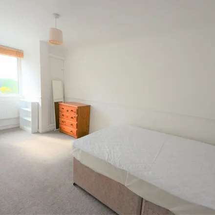 Rent this 3 bed apartment on Bingfield Street in London, N1 0BA