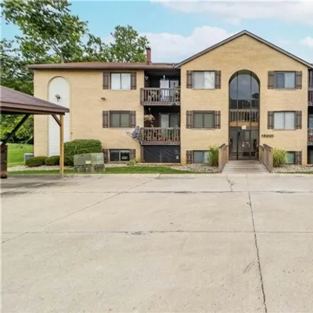 Buy this 2 bed condo on 2422 Augusta Boulevard in Fairfield, OH 45014