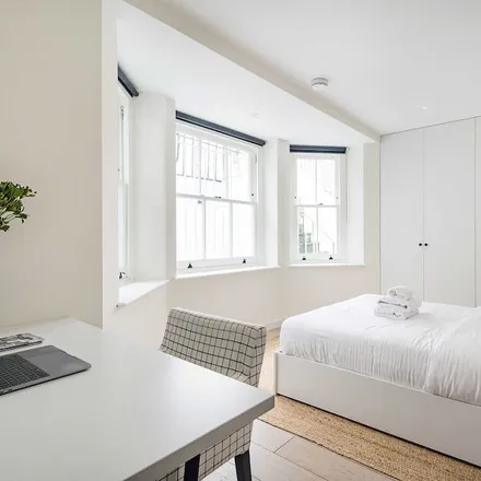 Rent this 2 bed apartment on London in W11 2BT, United Kingdom