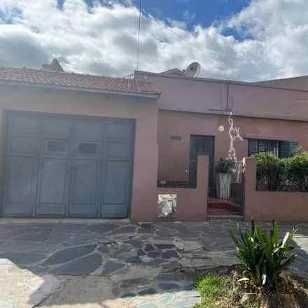 Rent this 2 bed house on Formosa 2937 in Partido de Lanús, 1822 Valentín Alsina