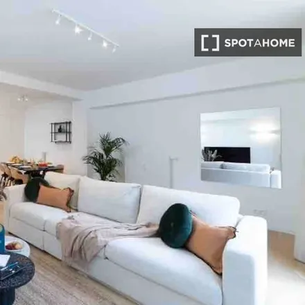 Rent this 2 bed apartment on Rue Saint-Bernard - Sint-Bernardusstraat 36 in 1060 Saint-Gilles - Sint-Gillis, Belgium
