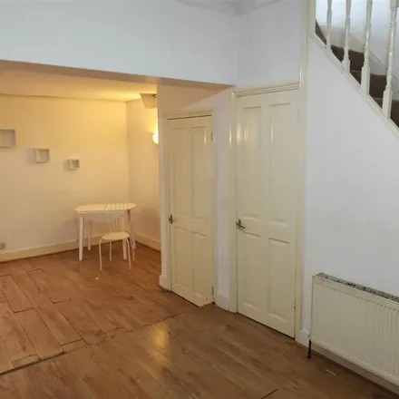 Rent this 3 bed apartment on Cheddington Road in London, N18 1LZ