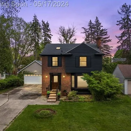 Buy this 4 bed house on 2647 Trafford Road in Royal Oak, MI 48073