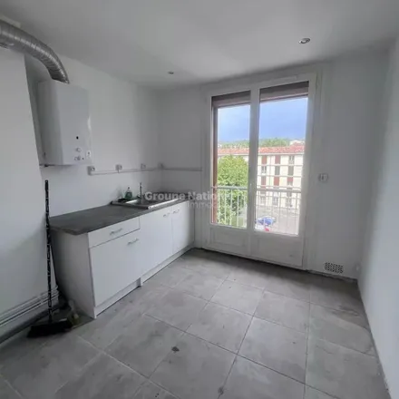 Rent this 3 bed apartment on Marché Bio Provençal in Avenue Pasteur, 13300 Salon de Provence