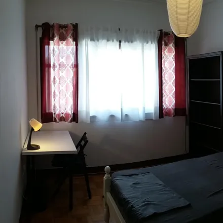 Rent this 4 bed room on Rua Honório de Lima in 4200-356 Porto, Portugal