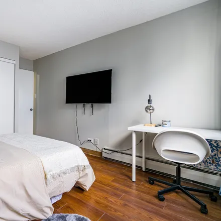 Image 3 - 924 7 Ave SW, Calgary, AB T2P, Canada - Room for rent