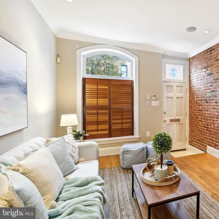 Image 2 - 614 South Streeper Street, Baltimore, MD 21224, USA - Townhouse for sale