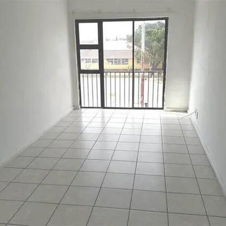 Image 6 - Voortrekker Road, Maitland, Cape Town, 7405, South Africa - Apartment for rent