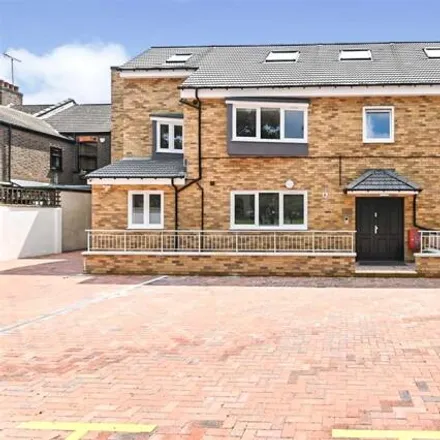 Buy this 2 bed apartment on Frederick Street in Luton, LU2 7RF
